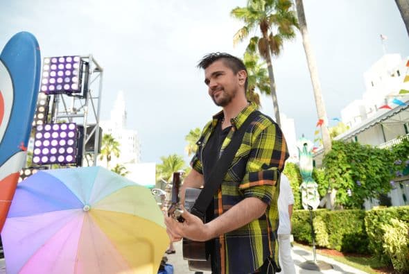 Juanes, Calibre 50 y Chino y Nacho