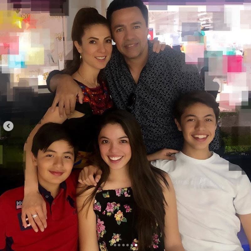 Hasta ahora se han mantenido libres de escándalos y Priscila comparte sus momentos en familia con sus seguidores aunque se alejó de la música comercial.