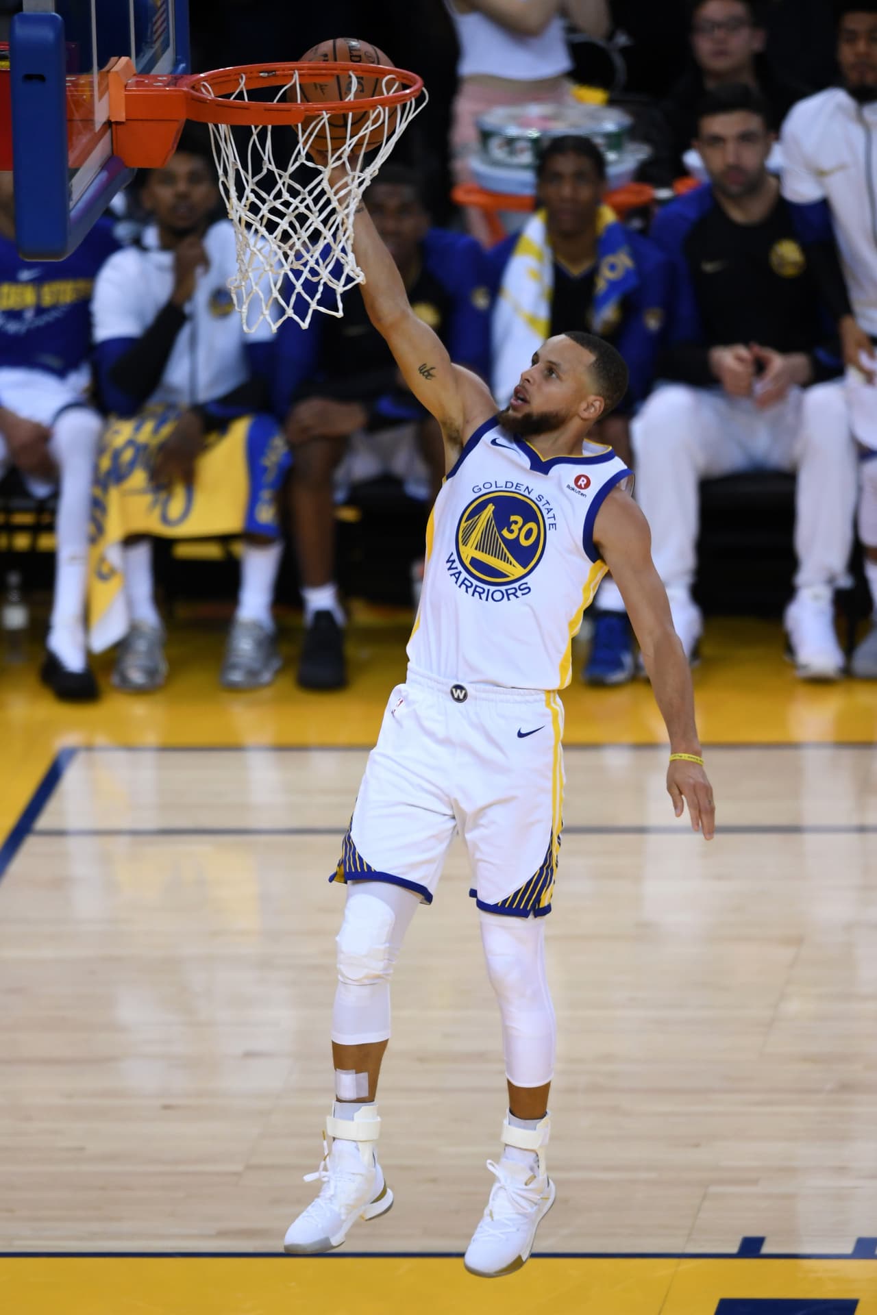 Los Warriors, en el segundo cuarto, se tomaron mayor confianza y se acercaron en el marcador.
