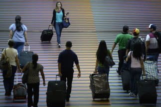 Desde el 1 de julio entró en vigor el impuesto de 27 bolívares por respirar aire acondicionado ozonificado en el Aeropuerto Internacional de Maiquetía, en Caracas.