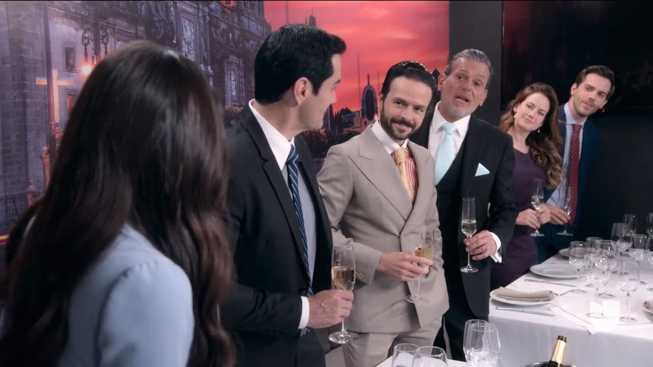 Al estar todos reunidos, brindaron por el crecimiento profesional de Alejandra y por el buen futuro de la firma.