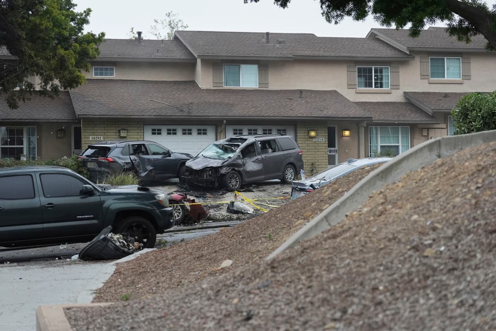 Las autoridades sospechan que nadie en tierra perdió la vida, pero no podrán confirmarlo hasta conocer cuántas personas viajaban en la avioneta, con capacidad para entre 6 y 8.