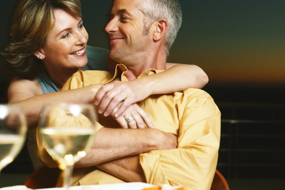 Necesita una pareja estable aunque en ocasiones podría tener una aventura, pero deslinda bien los campos entre el sentimiento –amor- y un encuentro temporal.