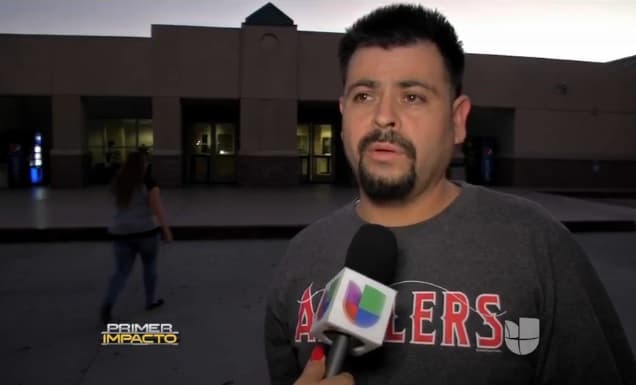 Este hombre compartió por un día una de las celdas regulares con Larry. Contó a Primer Impacto que el cantante le dedicó un autógrafo para su hijo y que cantó como unas 15 veces, para entretener a las personas que estaban ahí recluidas.