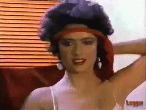 Sí, se trata de la actriz Salma Hayek cuando protagonizó el comercial de una desaparecida cadena de restaurantes de hamburguesas, en 1988, cuando aún no era tocada por la fama y el sueño americano lucía inalcanzable.