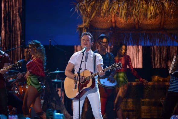 Fonseca regresó al escenario de Premios Juventud.