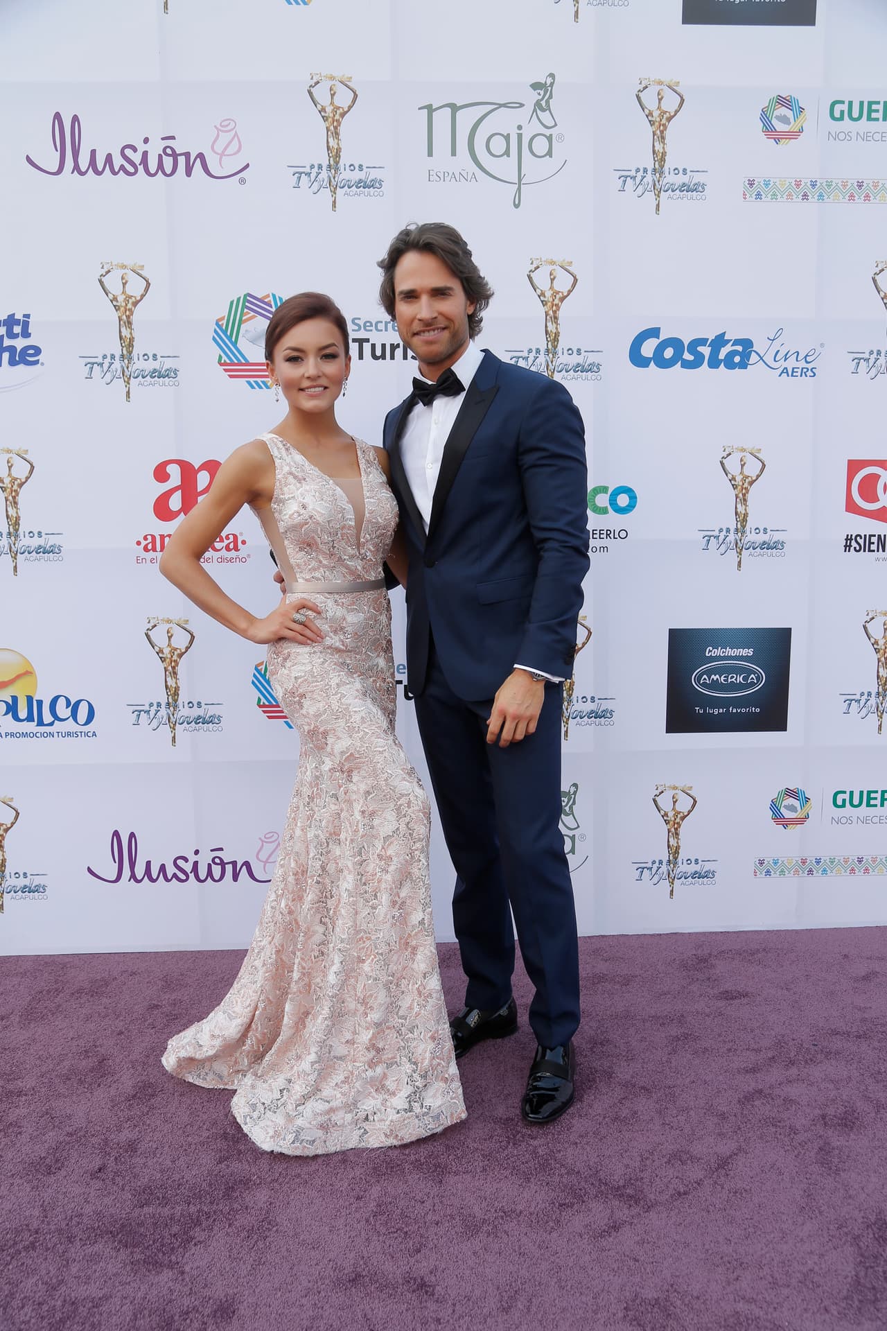 ¿Te gusta como lucieron en la alfombra de los TVyNovelas?