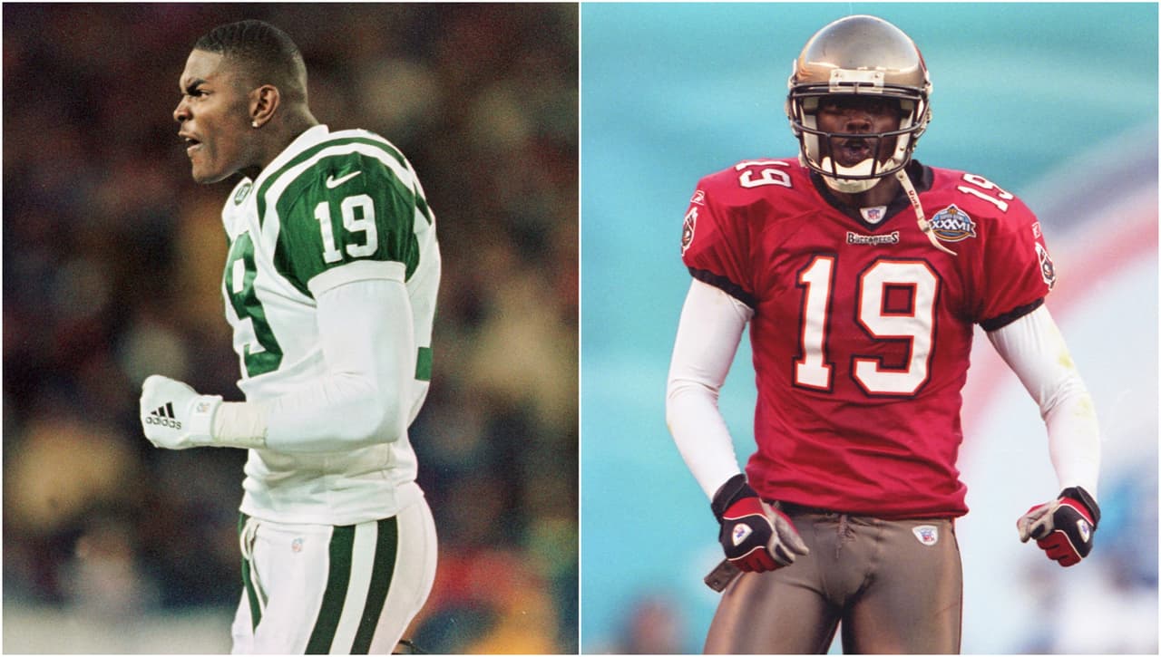 <b>#19 KEYSHAWN JOHNSON</b> | WR, New York Jets – 1996 
<br>Criticado más por fanfarrón que por su nivel de juego en el campo, Keyshawn Johnson logró mucho en su notable carrera de 11 años con Jets, Bucs, Cowboys y Panthers. Tres veces llamado al Pro Bowl, atrapó 814 pases, registró cuatro temporadas de 1,000 yardas y ganó el Super Bowl XXXVII con Tampa Bay.