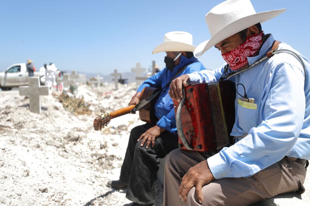 De un semáforo epidemiológico al contagio del presidente: 10 momentos clave a un año del inicio de la pandemia en México