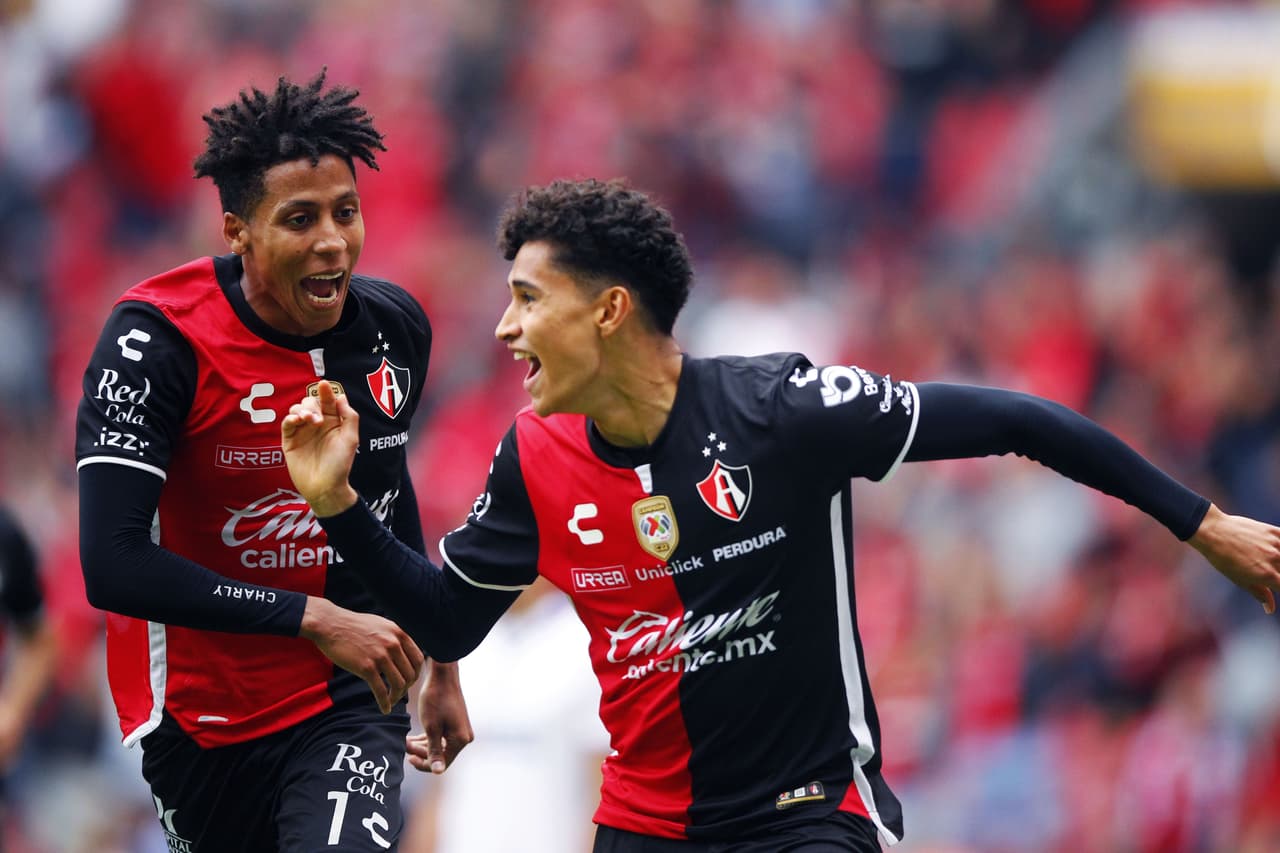 Cruz Azul se quedó con 10 desde el final de la primera parte tras la expulsión de Carlos Rotondi y sumó su segundo derrota consecutiva en el torneo.