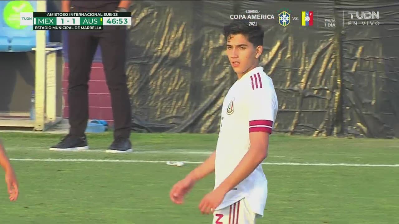 ¡Casi es un golazo! Kevin Álvarez se animó de larga distancia