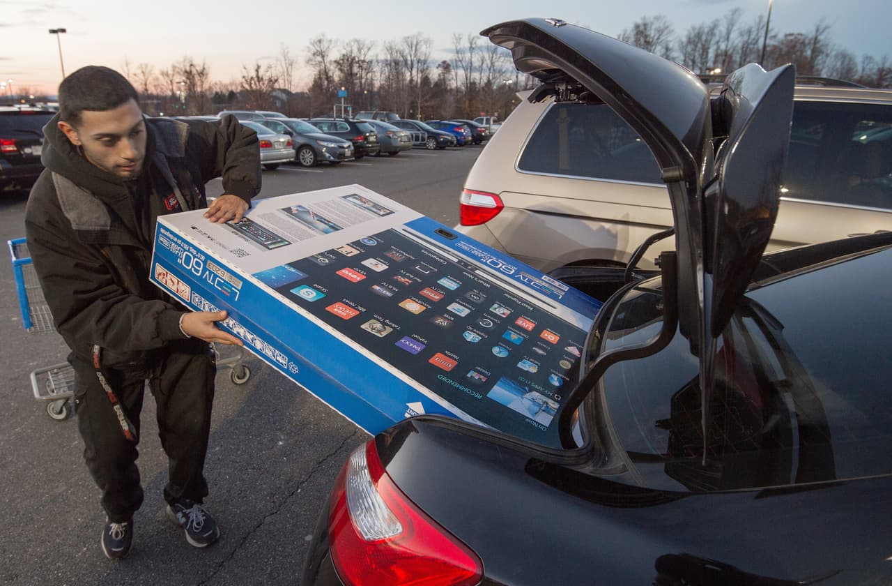 Hacer un presupuesto y evitar deudas: consejos de expertos para este viernes negro