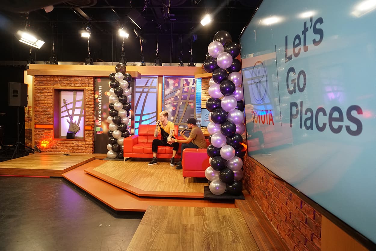 The music artist chilled and met with some of our lucky listeners inside the Uforia Lounge.