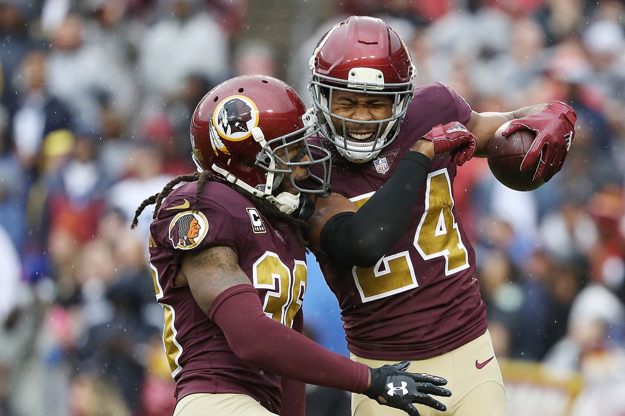 <b>Puesto 19. Equipo de fútbol de Washington (NFL, futbol americano)</b>
<br>
<br>• Valor: 3,500 millones de dólares.
<br>
<br>• Cambio de valor en los últimos cinco años: +23%.
<br>
<br>• Propietario: Daniel Snyder.
<br>
<br>• Año de compra: 1999.
<br>
<br>• Precio pagado: 750 millones de dólares.
<br>
<br>Las protestas raciales de 2020 llevaron a que la directiva del equipo decidiera cambiar su nombre (Redskins, ‘Pieles Rojas’), por ser una alusión a la cultura nativa norteamericana. En 2022 jugarán con un nuevo nombre, seleccionado de las sugerencias de los fanáticos.
<br>
<br>Los equipos en el ranking de Forbes pertenecen a los cuatro deportes más populares del mundo: futbol americano, baloncesto, fútbol y béisbol. Todas las franquicias han sido impulsadas por importantes acuerdos de derechos de transmisión, “el factor más importante para estar en el top 50 de la lista”, según la publicación.
<br>