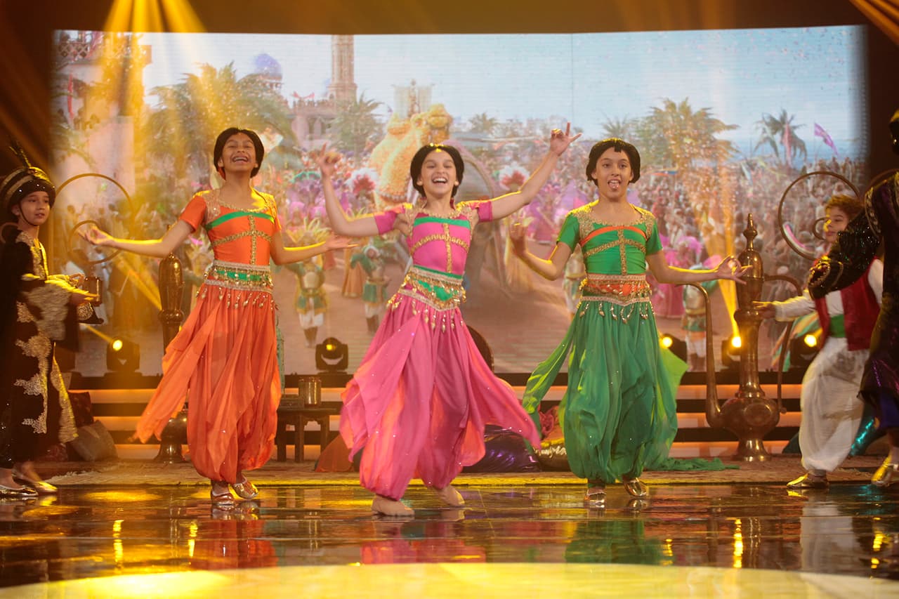 Los bailes y vestuarios llamativos fueron parte de esta representación.