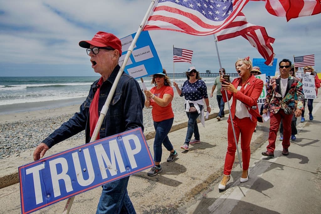 Manifestantes anti-Sharia en Los Ángeles también se identifican como seguidores de Donald Trump