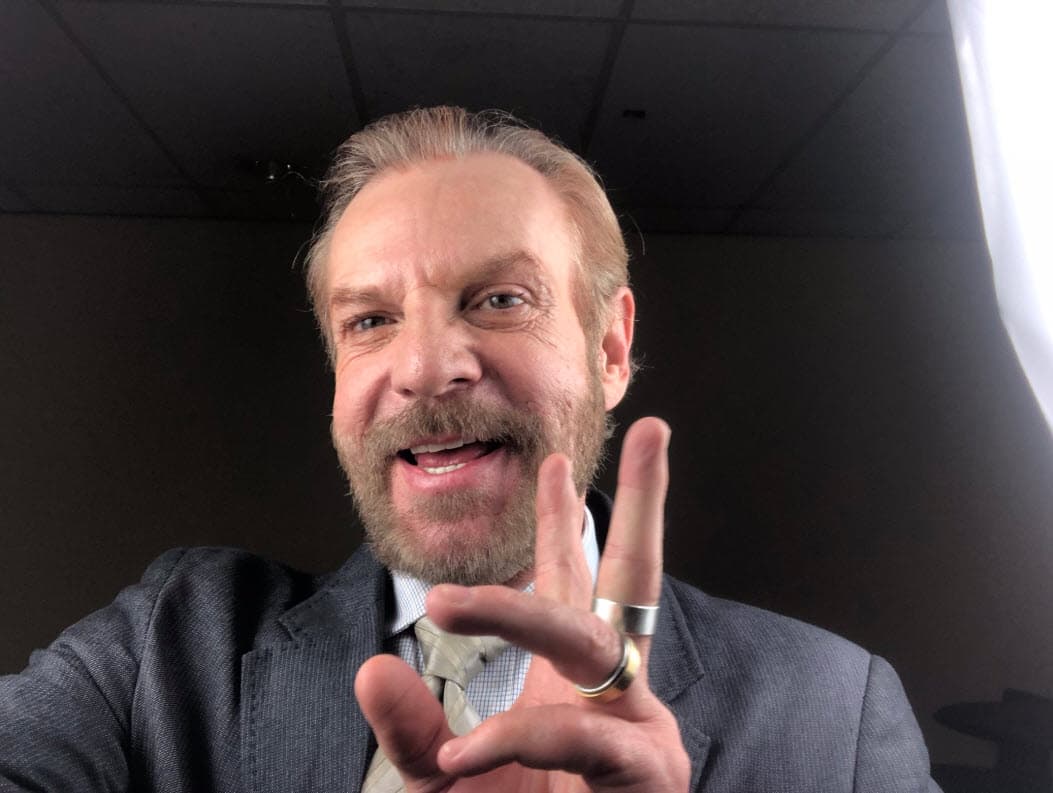 "Gracias a todos por su cariño, 
<b><a href="https://www.univision.com/famosos/a-los-62-anos-alejandro-tommasi-lanza-un-nuevo-disco-que-incluye-una-gira-de-conciertos-fotos">estoy bien muchas gracias</a></b>. Dios está conmigo. Les agradezco sus mensajes y todos somos hijos de Dios", escribió.
<br>