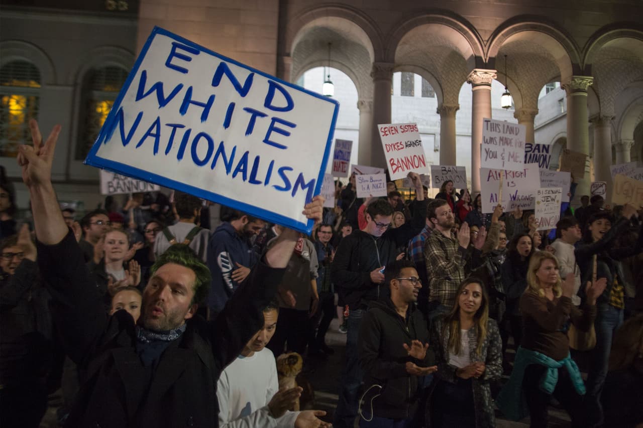 Universidad de Texas A&M organiza evento multitudinario para contrarrestar visita de supremacista blanco