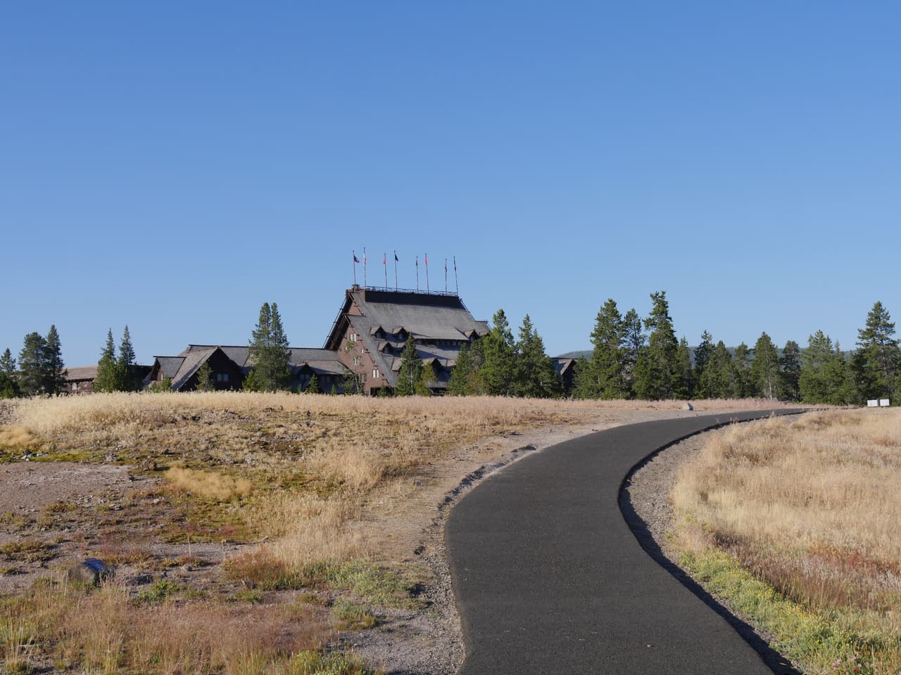 <b>Puesto 15: Montana. </b>Fuerza laboral en industrias de alto riesgo: 19.4% del total. Solicitudes de desempleo: 15.6% (82,140). Cantidad de casos de covid-19 por cada 10,000 habitantes: 4.2. Cantidad de fallecidos por la enfermedad por cada 10,000 habitantes: 0.1.Tasa de desempleo proyectada para julio: 16.3%.
<a href="https://www.univision.com/noticias/estados-unidos/cierres-y-despidos-estas-son-las-industrias-mas-impactadas-por-el-coronavirus-fotos-fotos"><u>Vea aquí cuales son las industrias más impactadas por la pandemia</u></a>