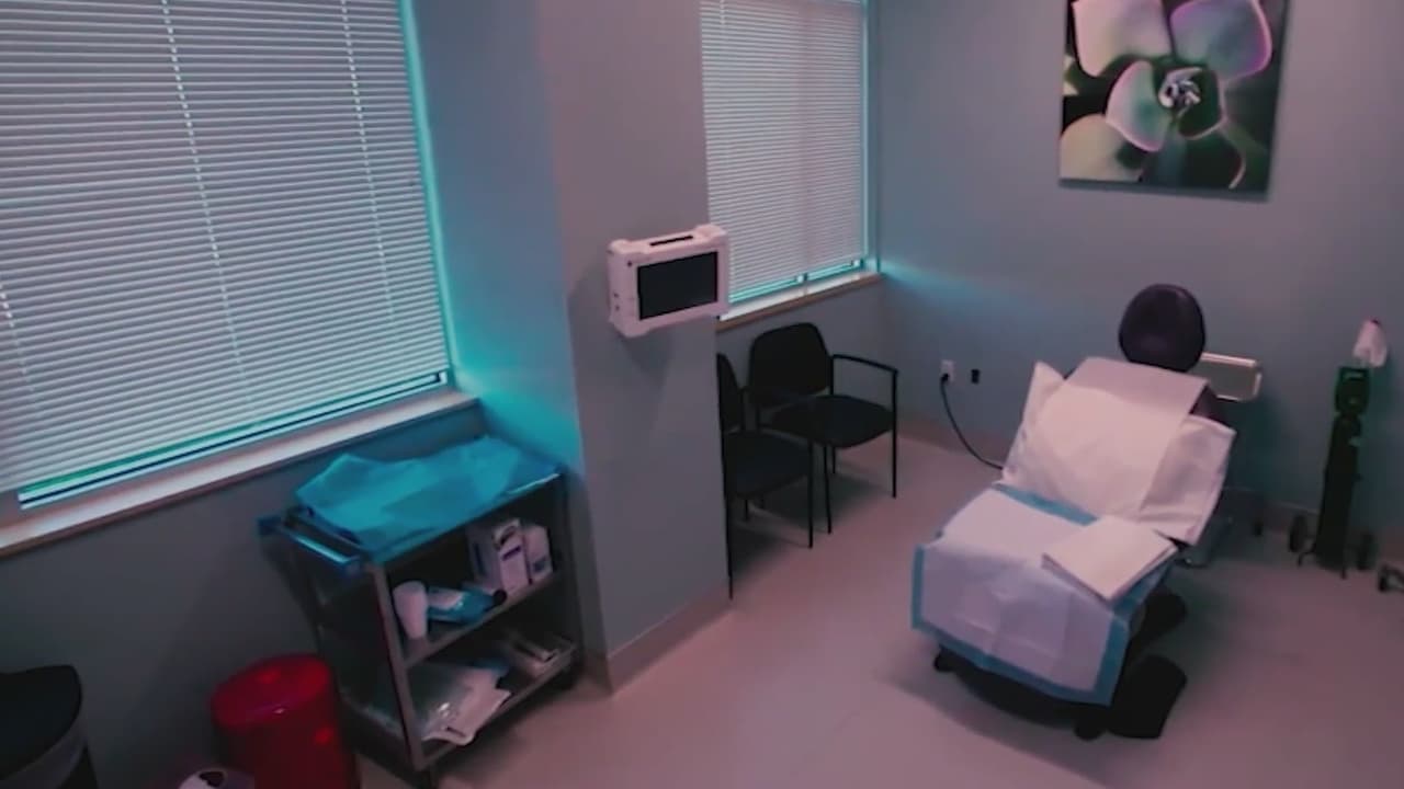 Proveedores de abortos podrían desafiar la ley de Texas que prohibe interrumpir embarazos después de seis semanas de gestación