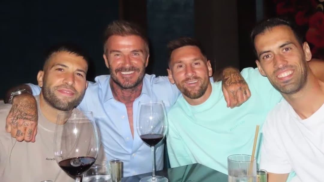 Agreden a persona en restaurante por 'culpa' de Messi y Beckham