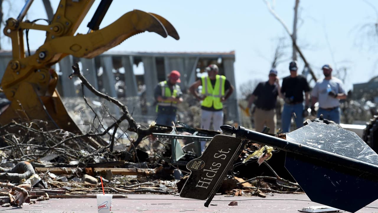 Más de 20 millones de personas están en riesgo de ser afectadas por más tormentas y tornados este domingo