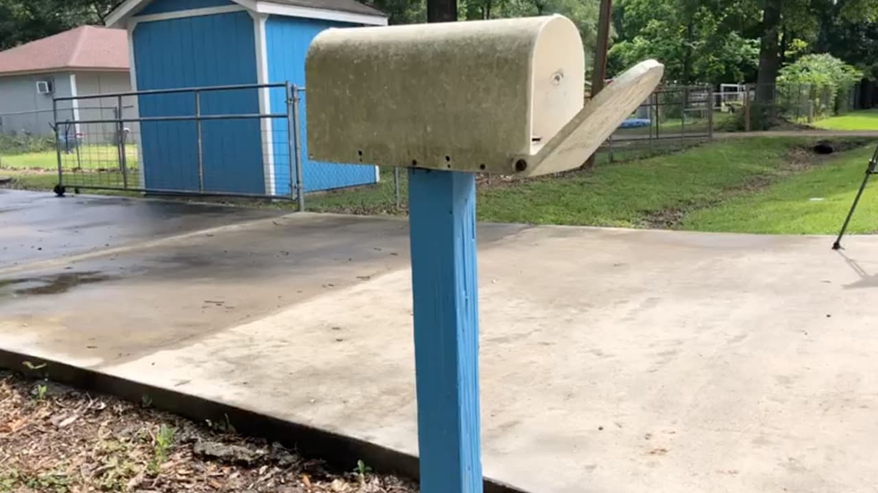 La categoría número uno y que lo expone al riesgo más bajo es abrir su buzón para recoger el correo.
<br>