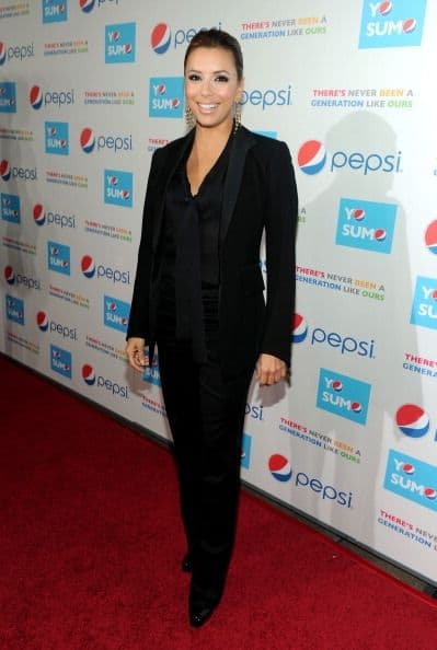 ¡Eva Longoria, es otra famosa que viste traje de corte masculino para ocasiones formales!