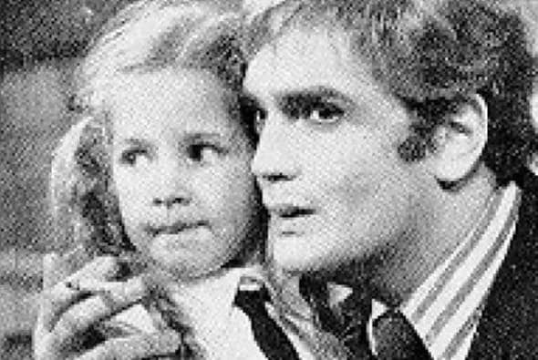 'Mundo de juguete' fue la segunda versión de 'Papá corazón', la telenovela argentina que escribió Abel Santacruz y fue protagonizada por Andrea del Boca, Norberto Suárez y Laura Bove en 1973.