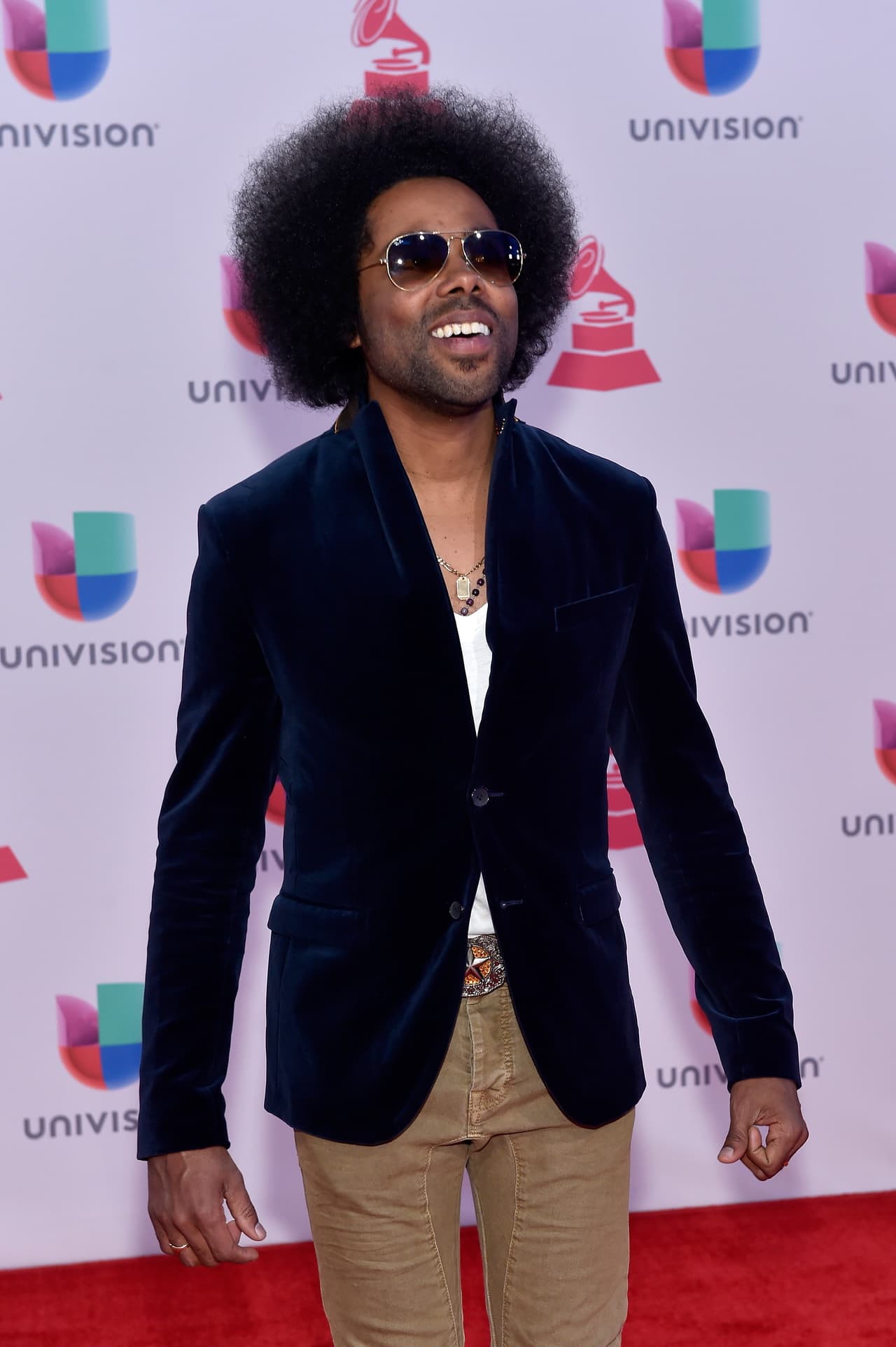 Alex Cuba "MEJOR ALBUM CANTAUTOR" con “Caracol”.