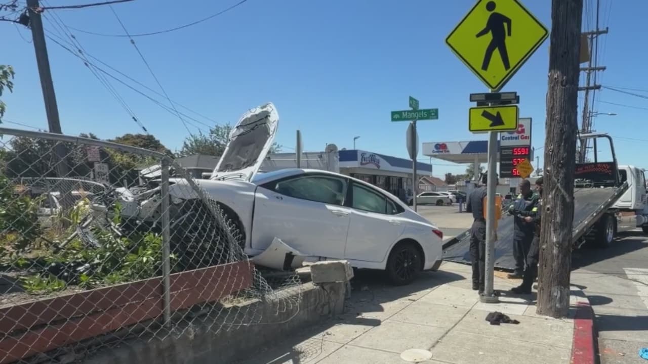 Una mujer se encuentra en estado crítico tras ser atropellada por un vehículo manejado por un menor en Oakland
