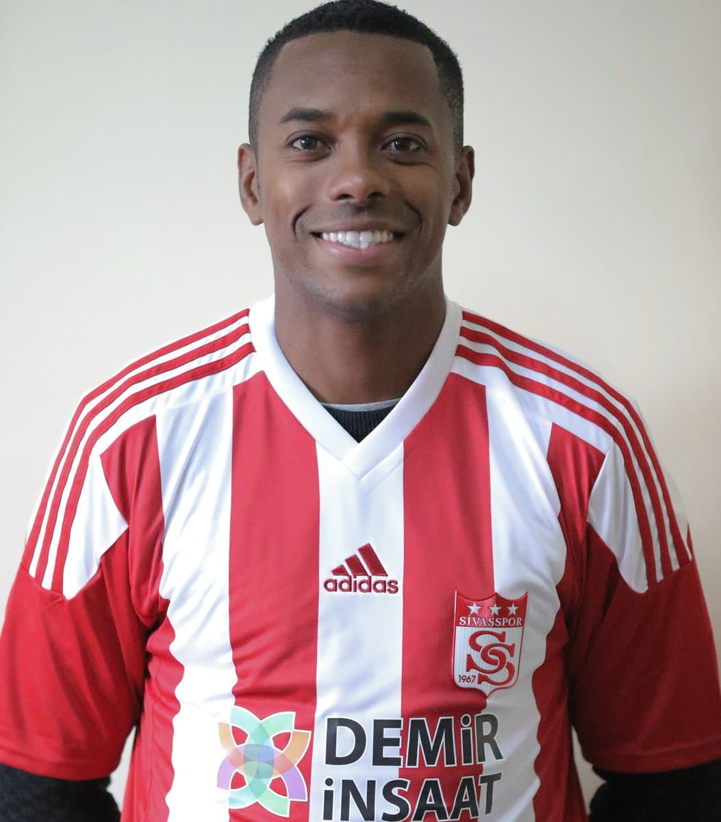 Ya porta los colores de su nuevo equipo.