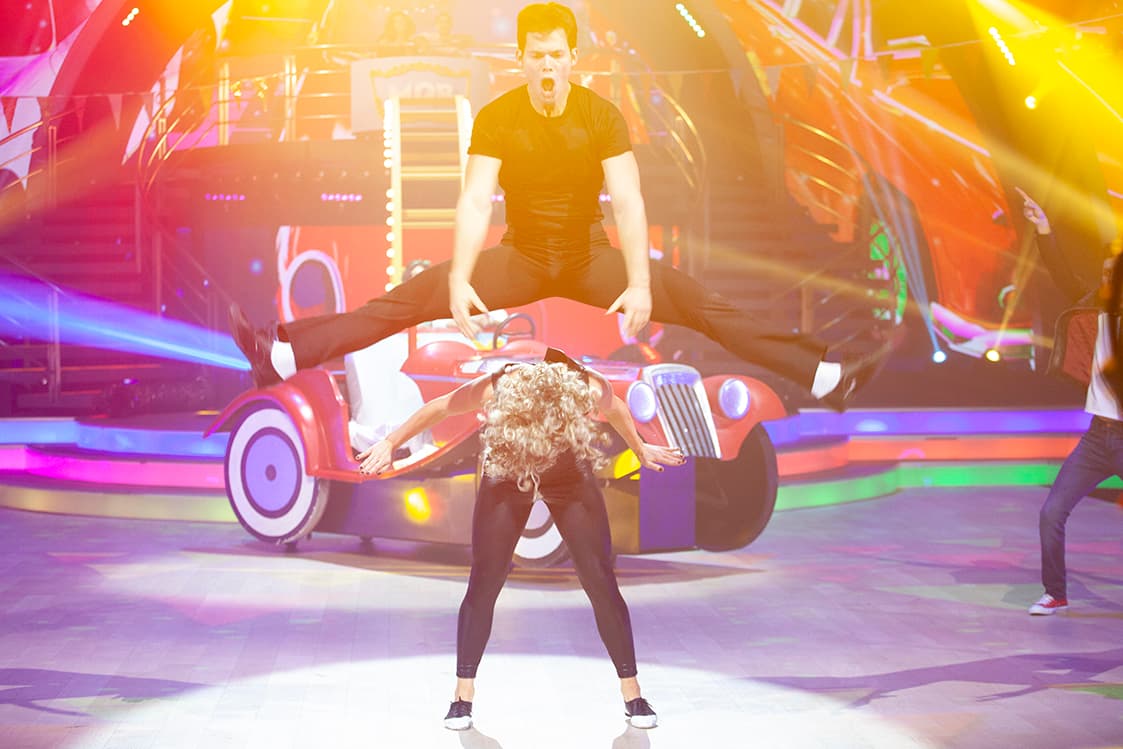 El primero en pasar a la pista de baile fue Emmanuel Palomares, quien se puso en la piel de John Travolta para bailar "We go together", de la cinta Vaselina, que este año cumplirá 40 años de su estreno.