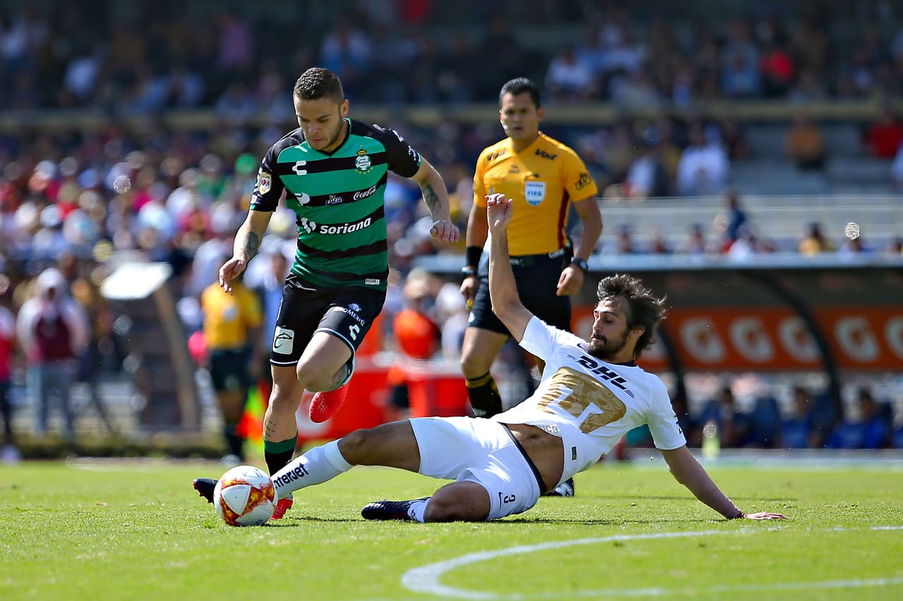 Fue así como Santos empezó a mostrar la potencia de su ofensiva , la misma que le ha permitido tener una delantera goleadora este torneo.