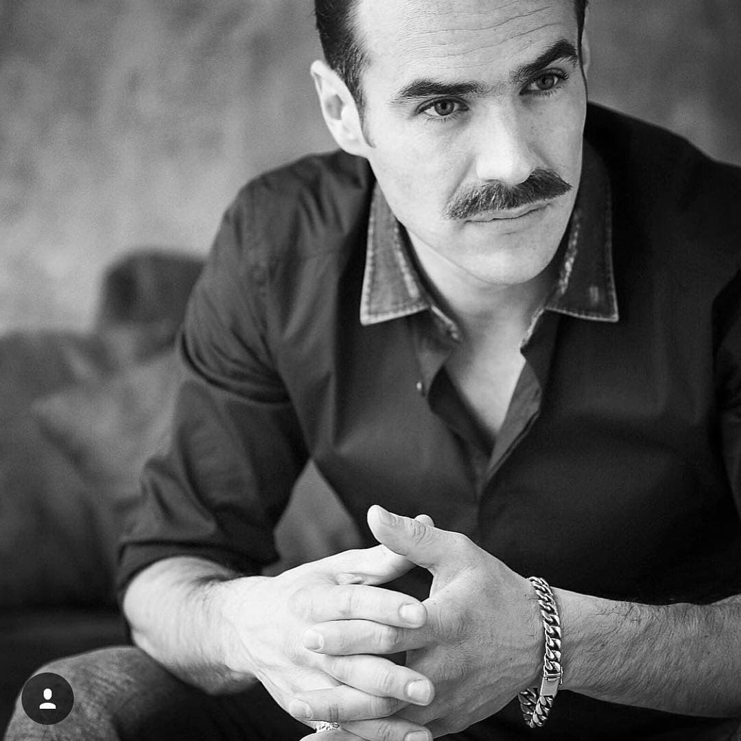 8. Tiene un encanto muy especial, basta con mirarlo para que caigas rendida a sus pies.