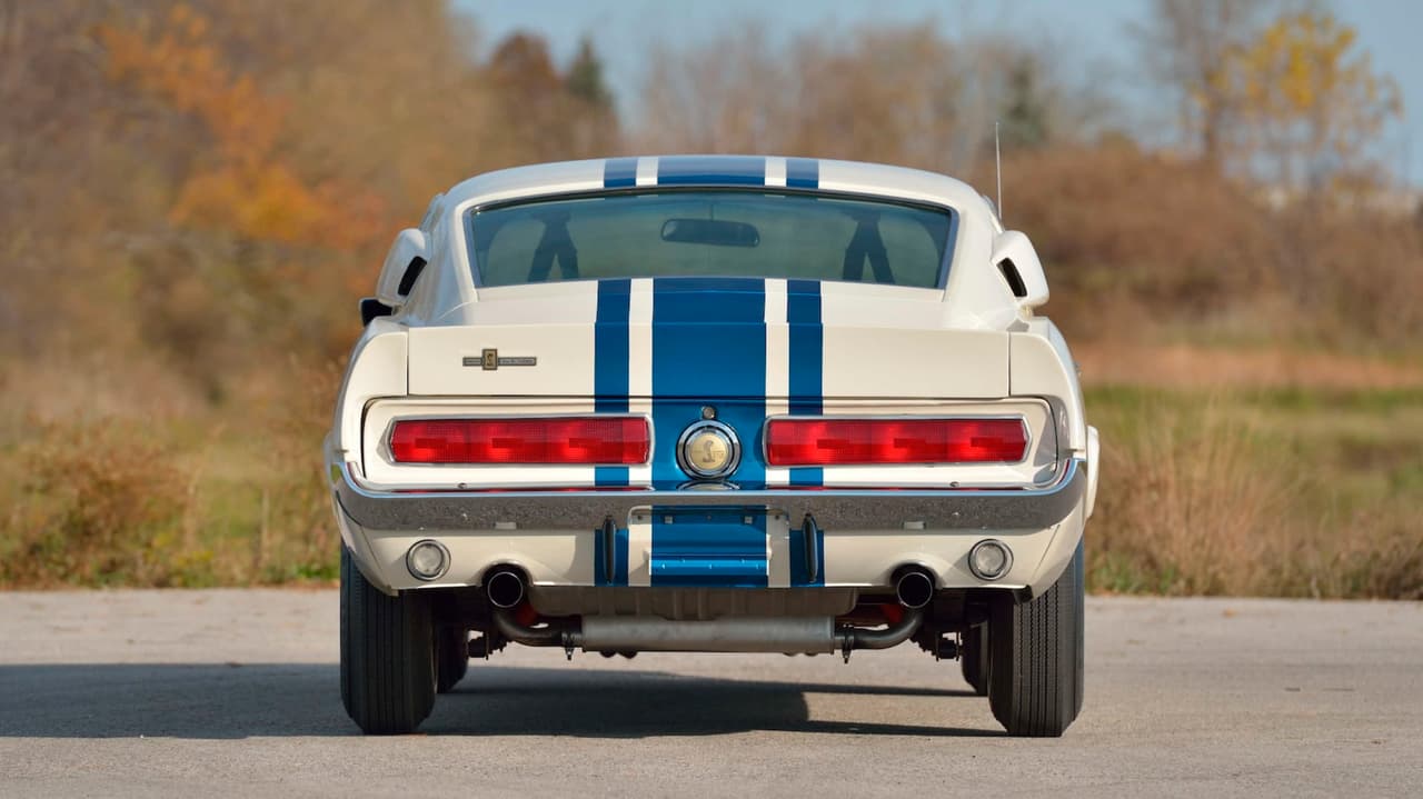 Una vez que se decidió no construirlo en serie, el Shelby GT500 Super Snake 1967 se convirtió en un auto único, pero aún tardaría en alcanzar su estatus de 
<b>leyenda sobre ruedas</b>. Muy pronto fue vendido por 
<b>5,000 dólares</b>, el equivalente a 37,465.65 dólares de 2019.