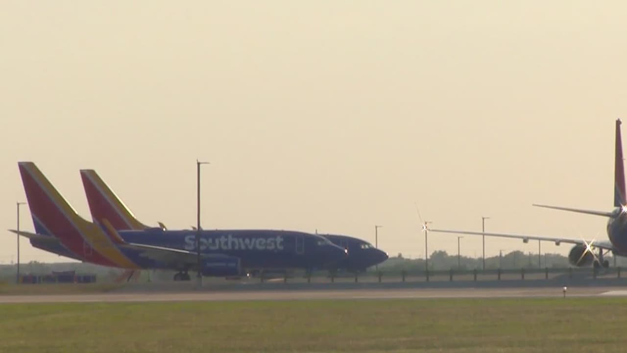 Revelan audio de cabina de avión que golpeó y mató a hombre en pista del aeropuerto de Austin