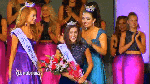 La primera candidata abiertamente gay busca la corona de Miss America