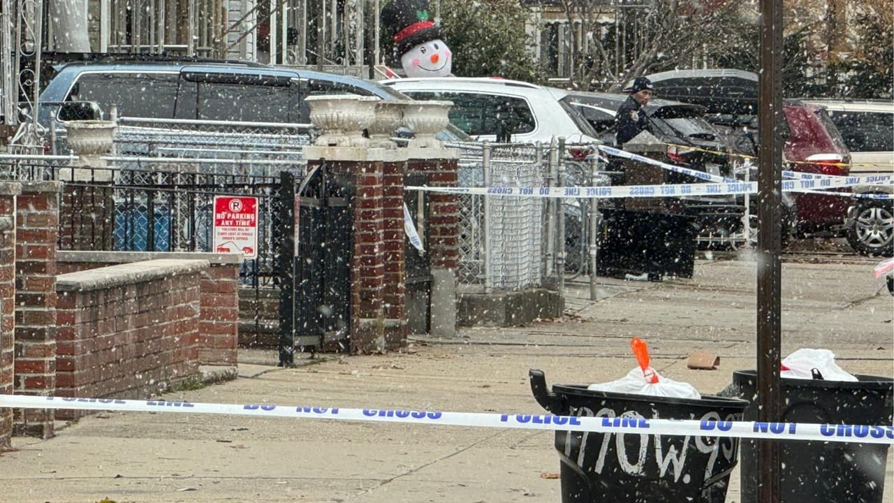 Sospechoso ataca a hombres tras discusión y mata a uno afuera de casa en Brooklyn