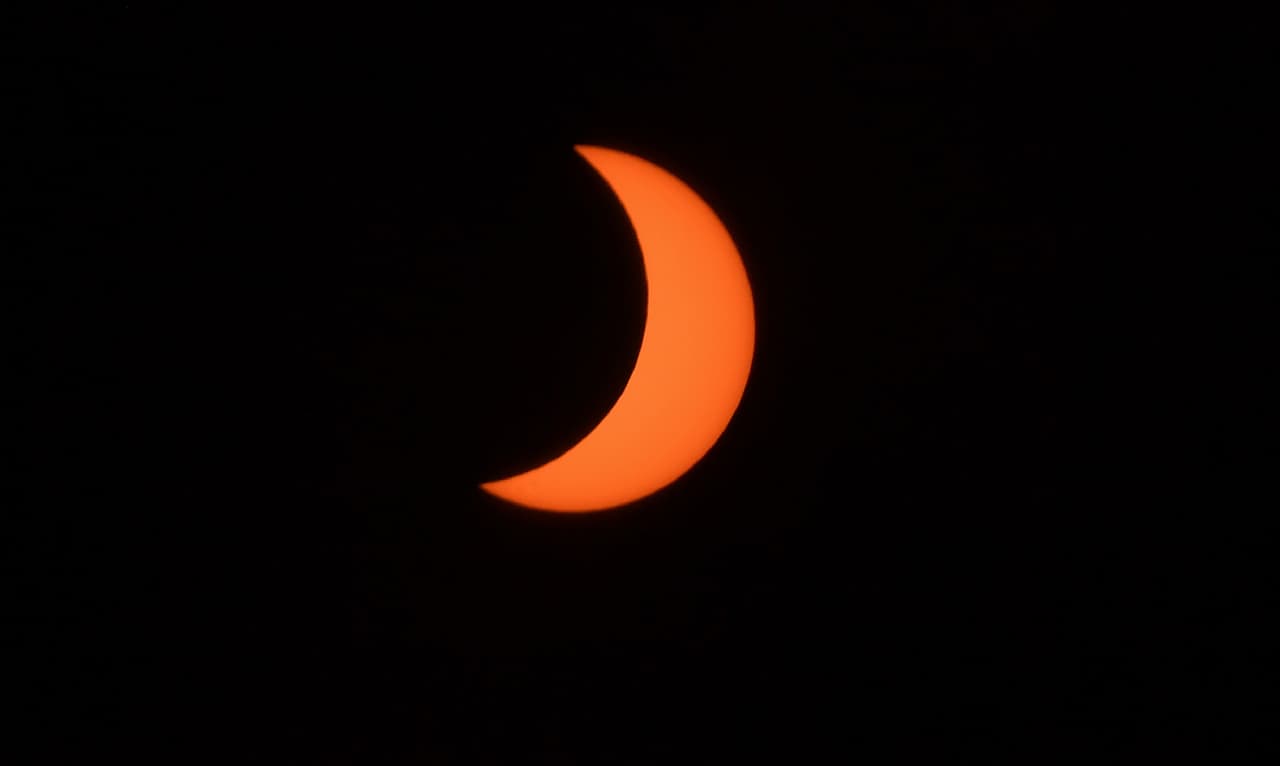 Así se vio el eclipse parcial solar desde Pasadena: este fue el punto máximo que alcanzó el fenómeno en esta parte del país.