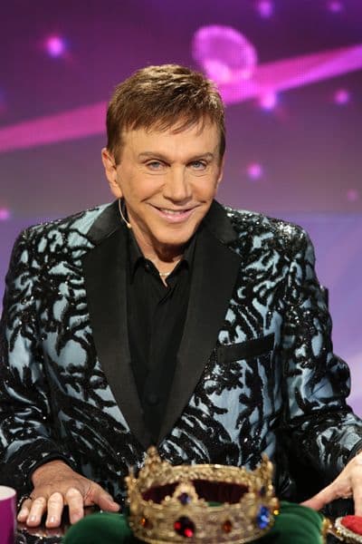 Una octava gala donde la hermandad reinó entre las seis chicas que quedan en la Mansión de la Belleza. Larry Hernández y Noel Schajris fueron los invitados de la noche y aunque pensábamos que todo era Peace and Love, llegó el momento de salvar y nominar: las chicas le dieron su voto a Catherine. Sin embargo, la sentenciadas de esta semana son las BFFs Geisha y Nathalia.