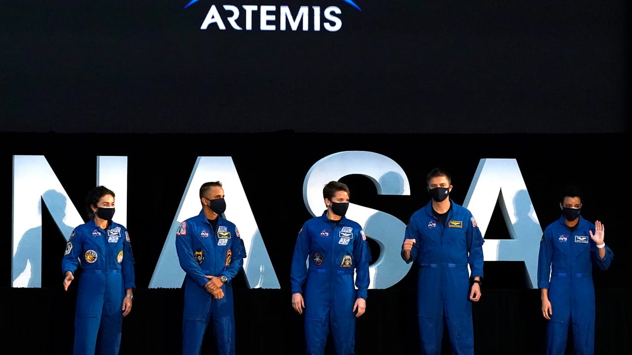 <b>La primera mujer negra que vivirá y trabajará en la Estación Espacial Internacional |</b> Se llama Jessica Watkins y hará historia desde el 20 de abril, el día en que la NASA prevé lanzar la misión del llamado 'Crew-4'. 
<br>
<br>Watkins y otros tres astronautas pasarán varios meses trabajando en un laboratorio, hasta que regresen a la Tierra en el otoño de este año.