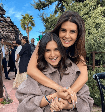 Mayrín Villanueva y su hija Romina cautivan con su belleza.