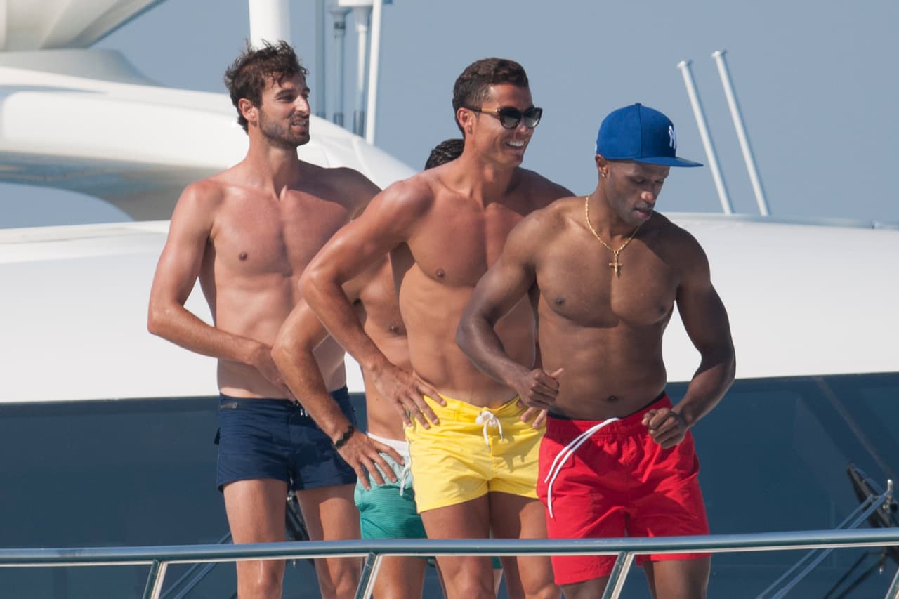 Con un sexy bailecito.