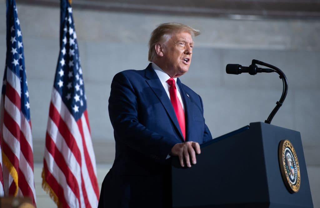 El presidente de Estados Unidos, Donald Trump, habla durante la Conferencia de la Casa Blanca sobre Historia Estadounidense en los Archivos Nacionales en Washington, DC, el 17 de septiembre de 2020.
<br>