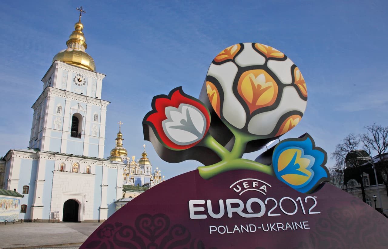 La Eurocopa 2012 se celebró en Polonia y Ucrania. La cercanía de los países europeos favorece el formato.