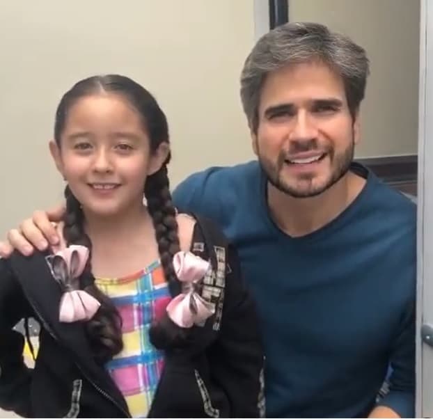 A través de su cuenta de Instagram, la pequeña que dio vida a Lupita compartió un video junto al actor colombiano en el que se muestran contentos de coincidir.