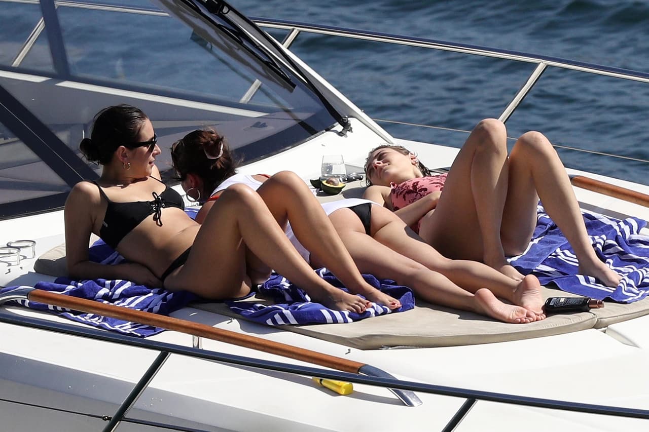 En estos días, en que decidió marcar distancia, mientras Gómez se broncea en Sidney, Bieber fue visto en Los Ángeles sometiéndose a tratamientos en un spa.