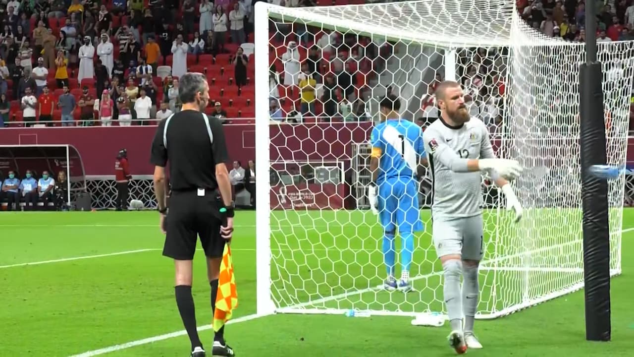 Revelan que portero de Australia escondió 'acordeón' de penales de Pedro Gallese