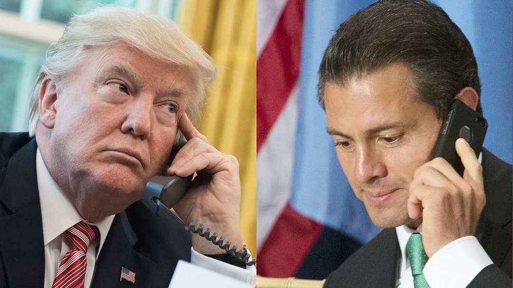 <b>“Usted no puede decir que Estados Unidos pagará el muro”</b>. En una llamada con el entonces presidente mexicano Enrique Peña Nieto a principios de 2017, Trump le pidió que no lo desmintiera sobre quién pagaría la construcción del muro fronterizo. Trump había prometido en su campaña que México correría con ese gasto y
<a href="https://www.univision.com/noticias/politica/somos-usted-y-yo-contra-el-mundo-enrique-y-otras-frases-extravagantes-de-trump-con-pena-nieto"><u> Peña Nieto había dicho públicamente que esa construcción no era responsabilidad de México</u></a>.
<br>